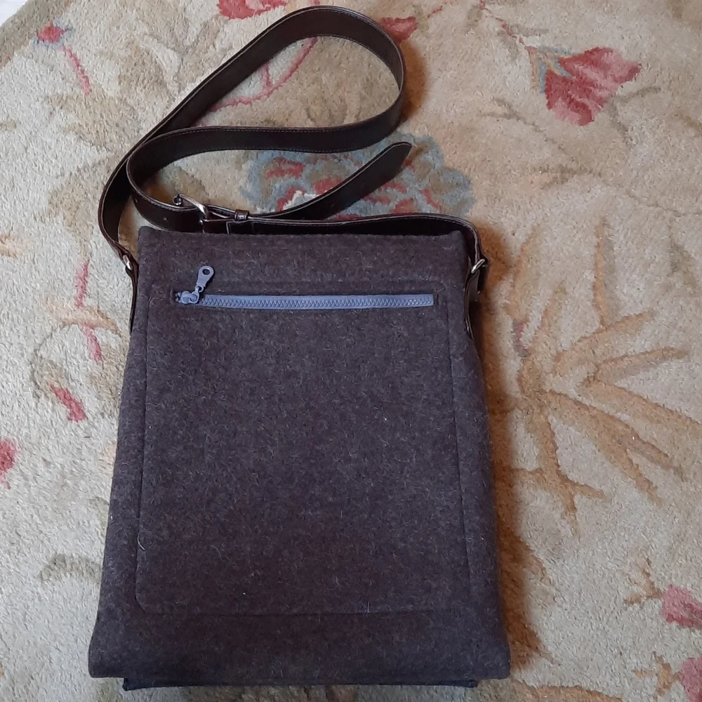 GRAF LANTZ • FELT MESSENGER BAG